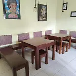 Albania Loft אכסניה *