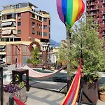 Albania Loft אכסניה *