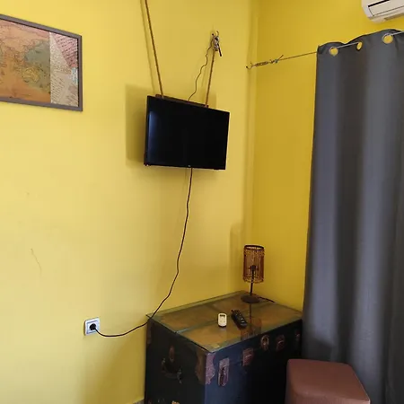 Albania Loft Хостел *